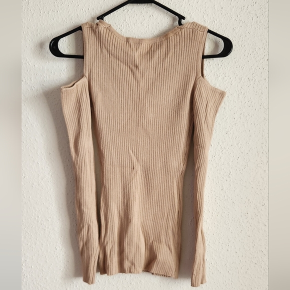 Say What? Tan floral shoulder cut sleeve - Picture 3 of 4